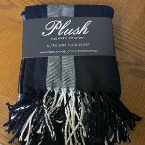 NWT Plush Ultra Soft Plaid Scarf